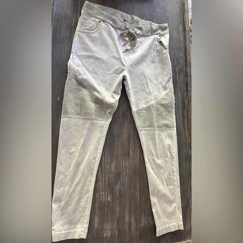 ITOO Italian Magic pants. Stretchy szM/L